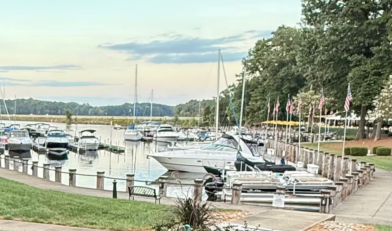 The Cabin Bar - Restaurants on Lake Norman NC